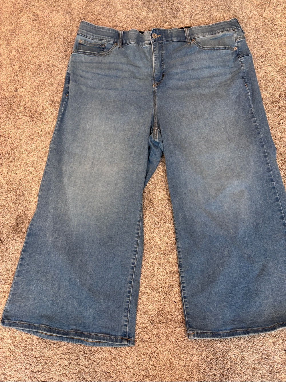 Torrid bombshell wide leg ankle crop super soft size 24 light wash jeans denim